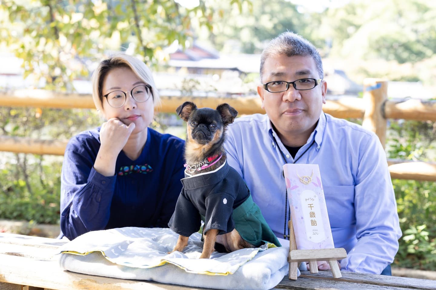 七五三の子供とお宮参りの赤ちゃん