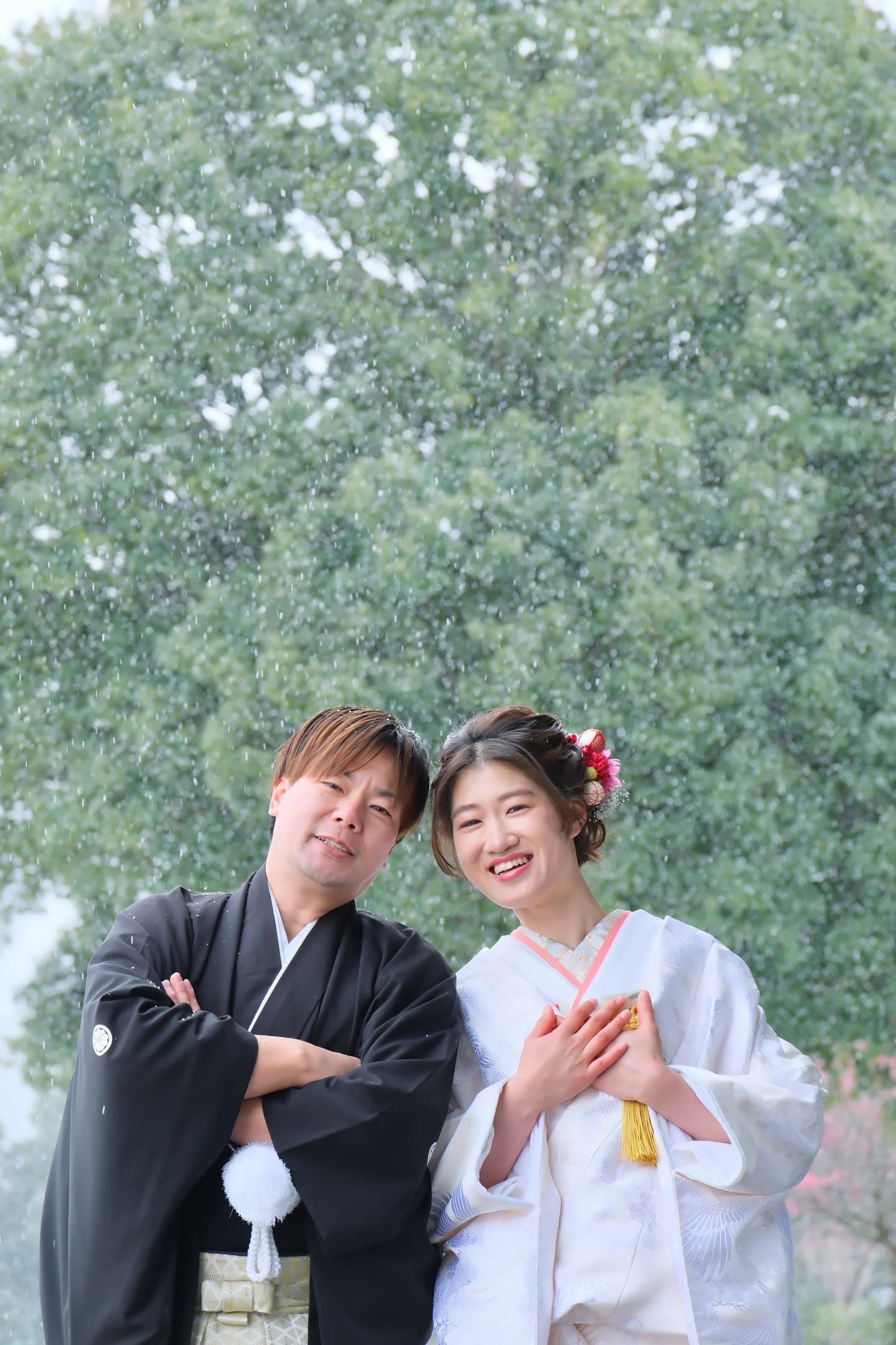 明日香村で前撮り和装着物フォトウエディングをしている新郎新婦の写真